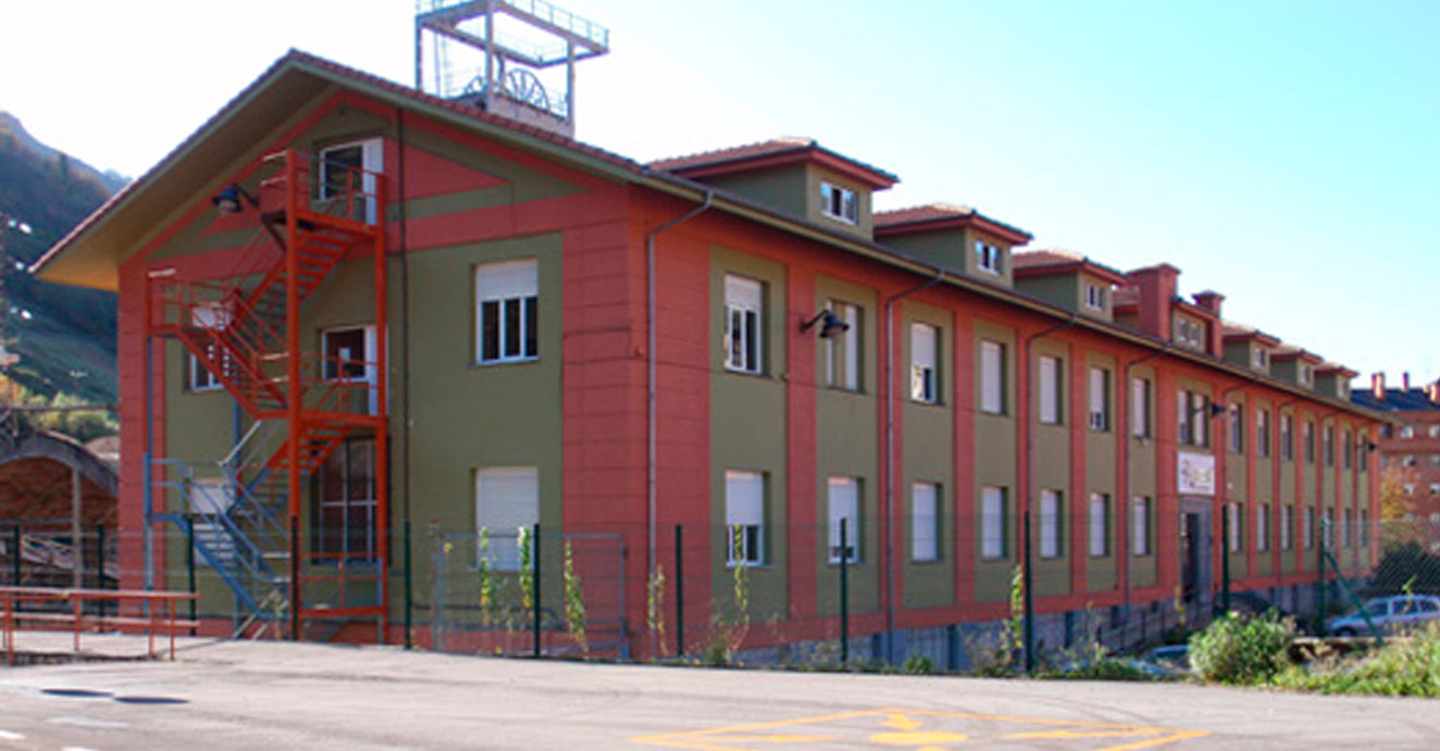 edificio de la sede de la Fundación Comarcas Mineras para la Formación y Promoción del Empleo (FUCOMI)